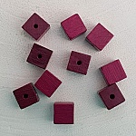 10 träpärlor Cube / Square 10 mm Bordeaux