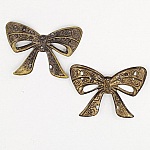 Knot charm N°06 hängande, filigran knutförbindelse i fin bronsmetall 39 x 26 mm