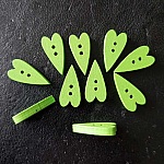 Träknapp, grönt hjärta N°02-05