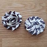 Blomma av fransigt tyg nr 09