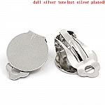 Örhängena står Clips Tray N°01 x 20 par