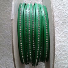 Läder B-grön 10 mm Swarovski Strass per 20 cm