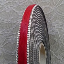 Röd kalv Platt läder 10 mm med 20 cm skinn och kedja