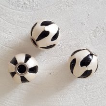 Rund läderpärla N°04 Pärlvit