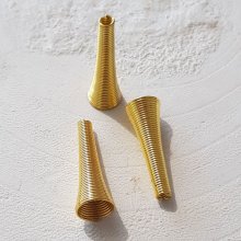 Spiralformad koniskopp N°01 X 2 stycken guld.