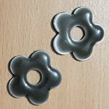 Emaljerad metallblomma 20 mm kaki