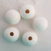10 runda pärlor 20/18 mm N°01