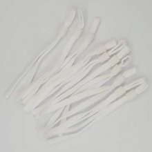 10 vita elastiska band med justerbart spänne för att fästa masken. N°02.