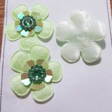 Uppsättning av 3 blommor 5 kronblad Gröna tyger