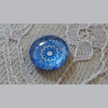 glas cabochon rund 12mm blå blomma 026 