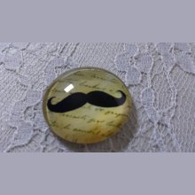 glas cabochon rund 25mm mustasch 020 