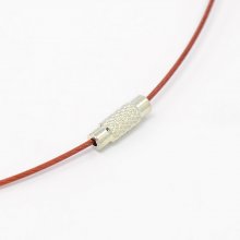 1 halsband styv kabeltråd mörk röd skruvspänne N°01