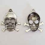 Skull och korsben charm N°01