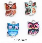 Set med 4 emaljerade uggle charm nr 07.