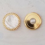 28 mm guldknapp nr 05 rund