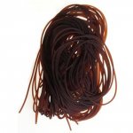 1 meter 1,5 mm karamellfärgad PVC-tråd.