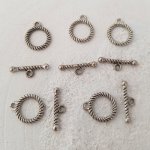 5 vridspännen med runt mönster i silver N°04