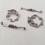 5 vridspännen med runt mönster i silver N°07
