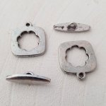 5 vridspännen med runt mönster i silver N°09