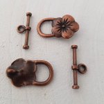 5 bygelspännen Blommotiv Brons N°17