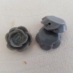 Syntetisk blomma 17 mm nr 04-06 Mörkgrå