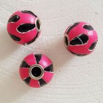 Rund läderpärla N°05 Fushia