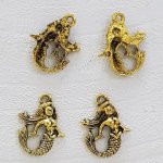 Sjöjungfru charm guld