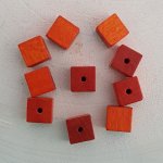 10 träpärlor kub / fyrkant 10 mm orange