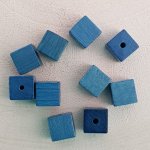 10 träpärlor Cube / Square 10 mm turkos
