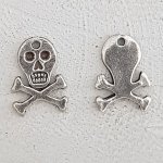 Skull och korsben charm N°18