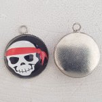 Skull och korsben charm N°28