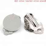 Örhängena står Clips Tray N°01 x 1 par