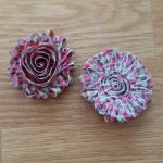 Blomma av fransigt tyg nr 07