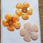 Uppsättning med 3 blommor 5 kronblad Orange tyger