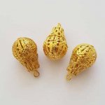 Guld genombruten droppe charm N°02-03