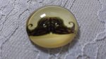 glas cabochon rund 25mm mustasch 032 