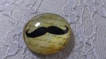 glas cabochon rund 25mm mustasch 020 
