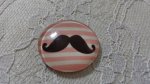 glas cabochon rund 25mm mustasch 002 