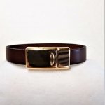 Brunt läderarmband av kohud med magnetlås