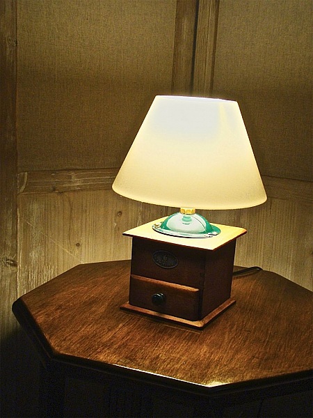 Gammal gr&ouml;n kaffekvarnlampa