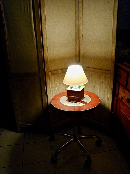 Gammal gr&ouml;n kaffekvarnlampa