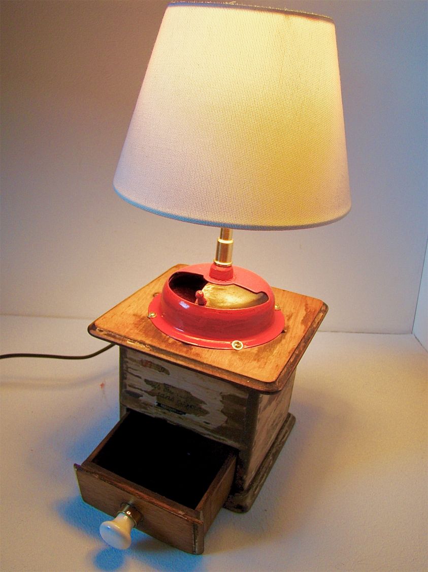 Antik kaffekvarn lampa röd 