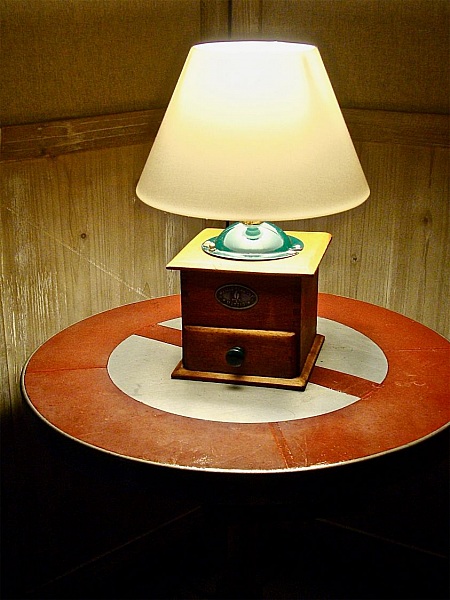 Gammal gr&ouml;n kaffekvarnlampa