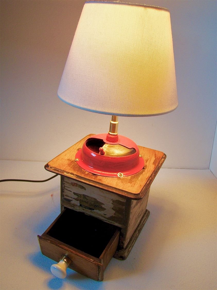 Antik kaffekvarn lampa röd 