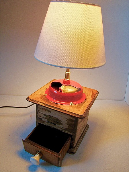 Antik kaffekvarn lampa r&ouml;d 
