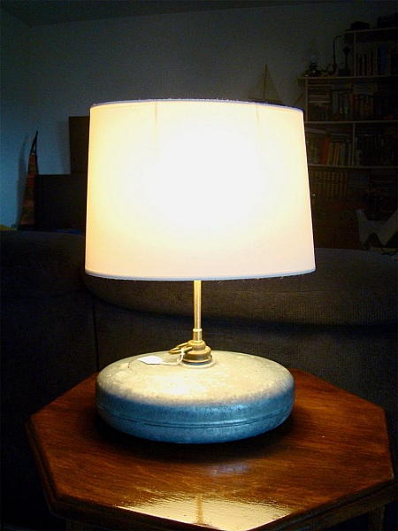 Antik lampa f&ouml;r varmvattenflaska i zink 