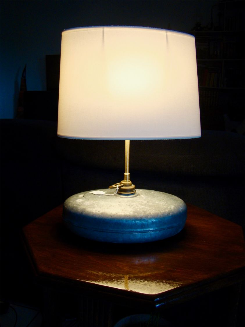 Antik lampa för varmvattenflaska i zink 