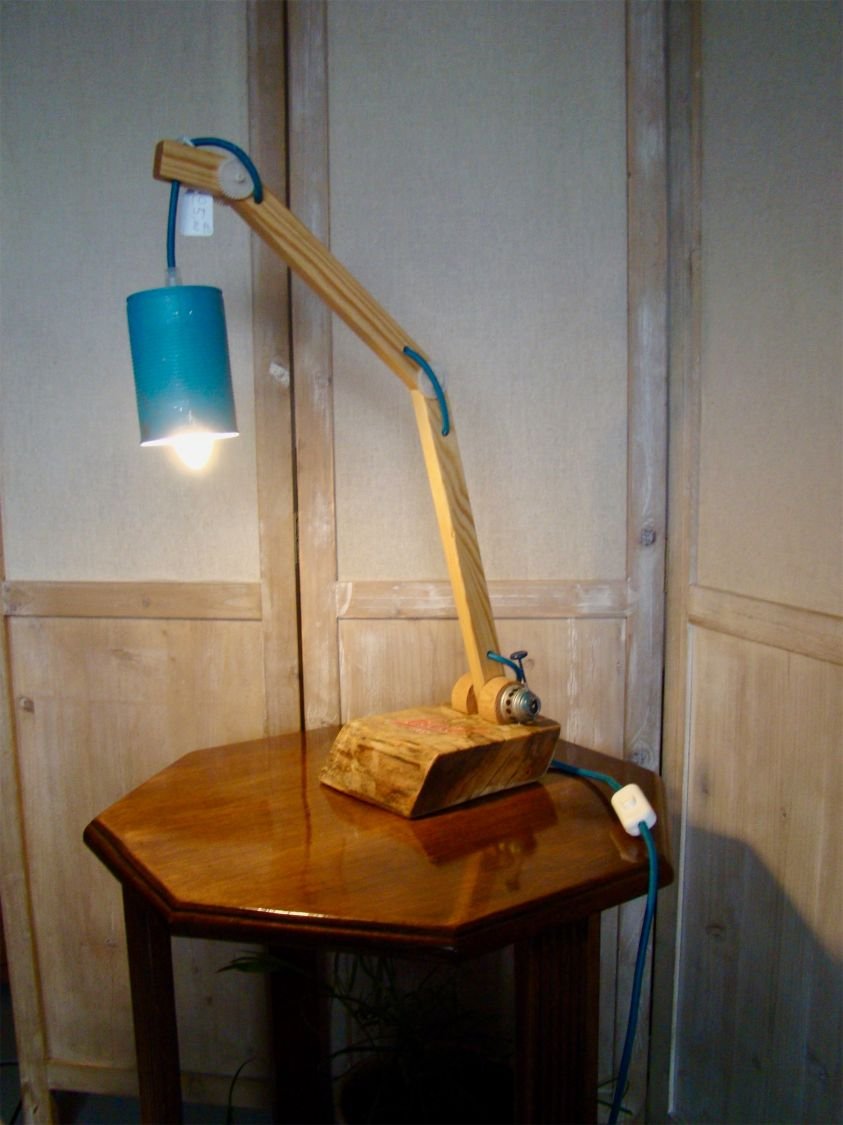 En tuff blå lampa för en stygg pojke
