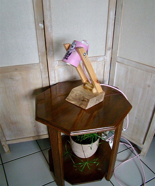 Skrivbordslampa f&ouml;r en stygg tjej