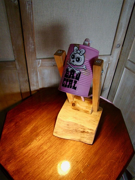 Skrivbordslampa f&ouml;r en stygg tjej